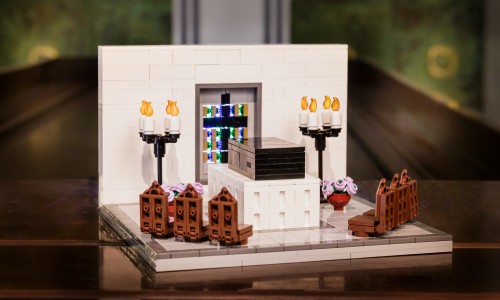 LEGO Funeral: through play to understanding death of a loved one